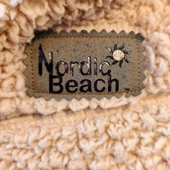 Nordic Beach Sherpa Hooded Wrap - Picture 2 of 3